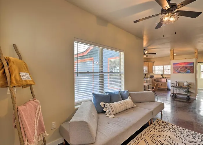 Ferienhaus Modern Retreat: 3 Blocks To Dtwn + Rte 66