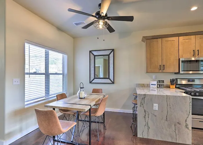 Ferienhaus Modern Retreat: 3 Blocks To Dtwn + Rte 66