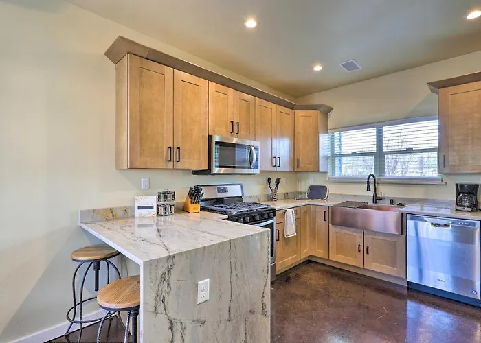 Modern Retreat: 3 Blocks To Dtwn + Rte 66