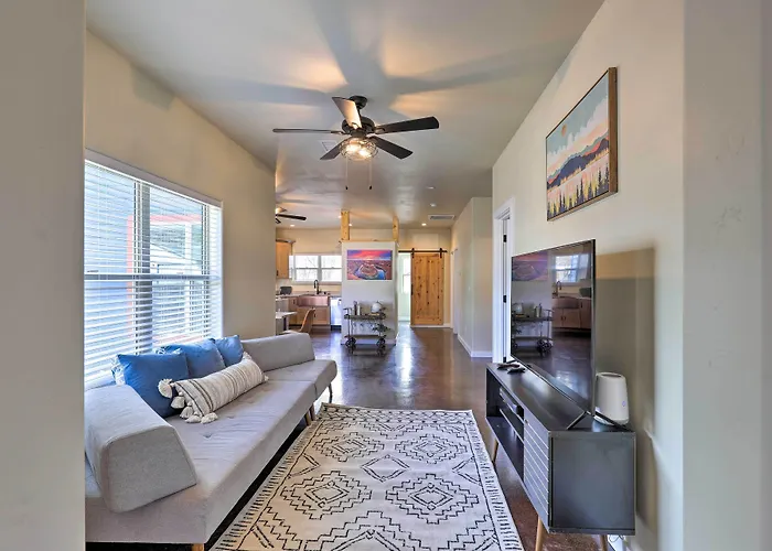 Modern Retreat: 3 Blocks To Dtwn + Rte 66 Williams