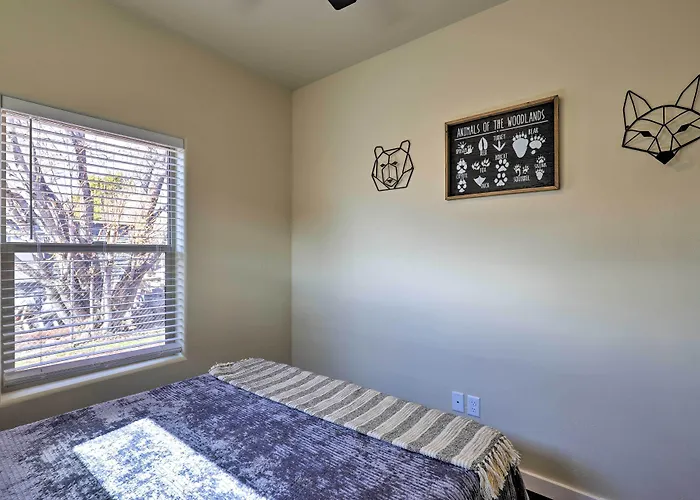 Holiday home Modern Retreat: 3 Blocks To Dtwn + Rte 66 *